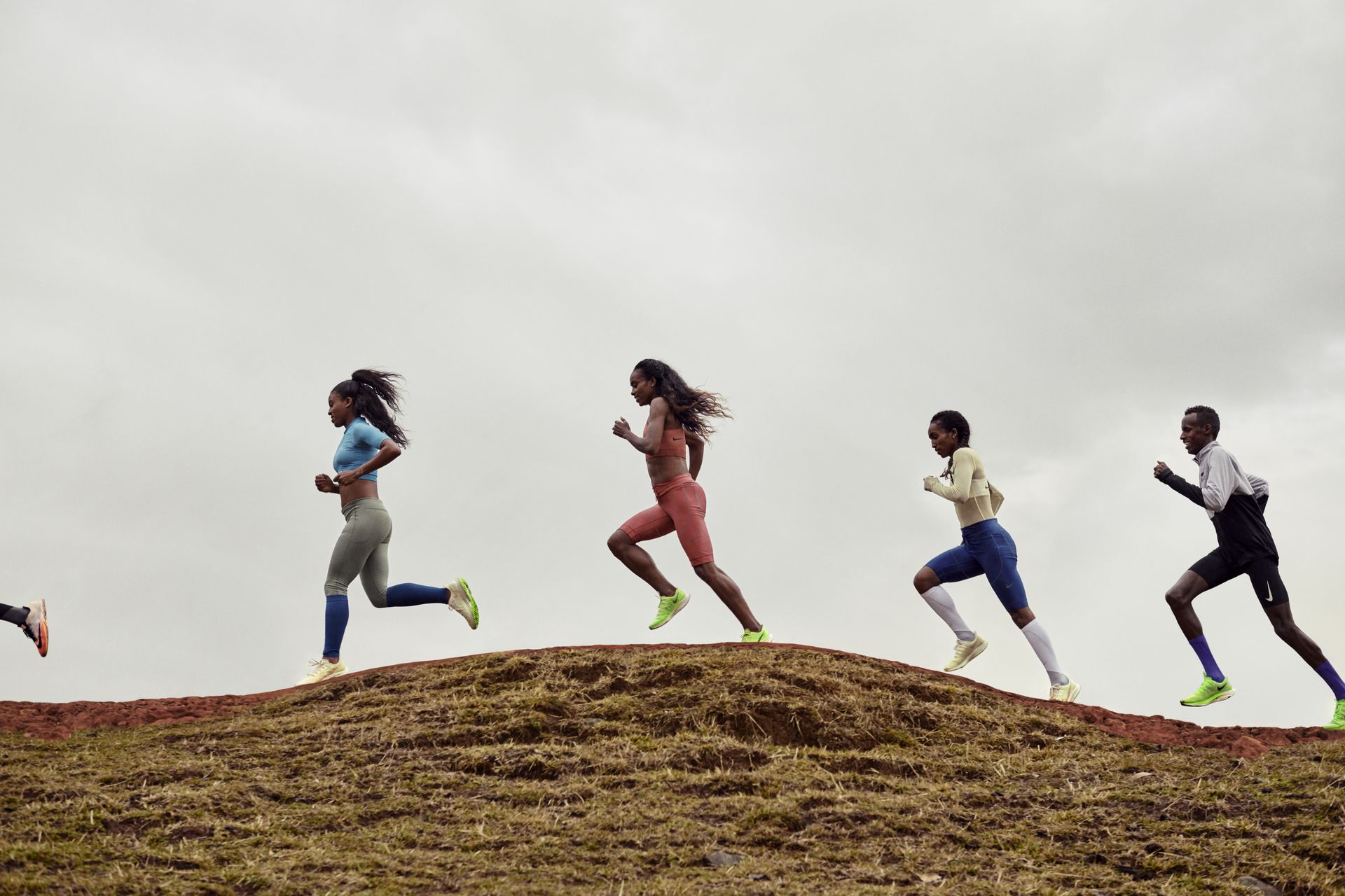 Бежать вряд. Чуть ли не бегом бегала. Run. Long distance Running. Run ТУТУДУТУ картинка.